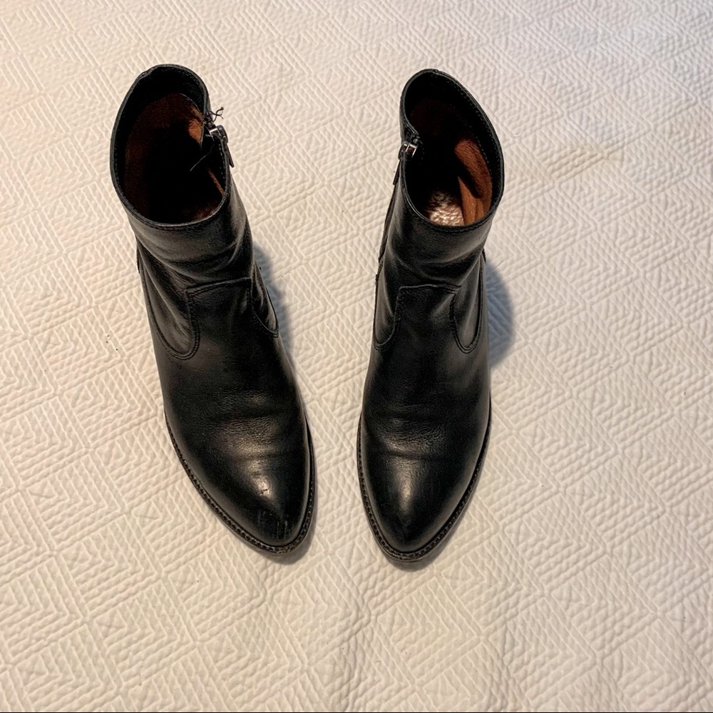 FRYE Lightly worn Brooke short boots